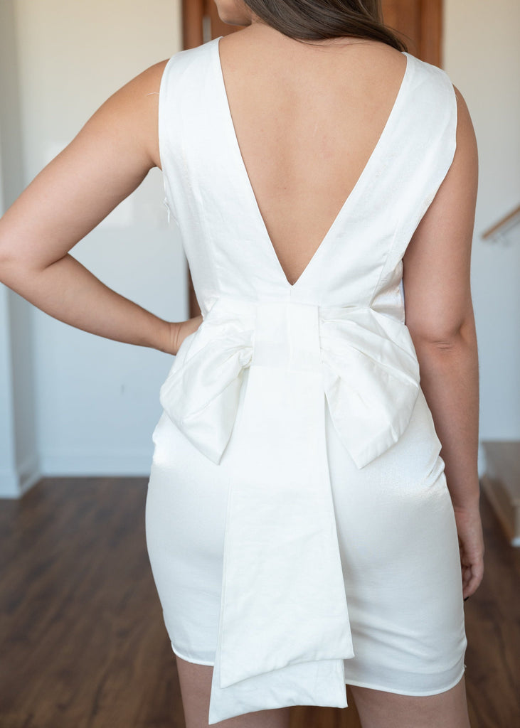 rehearsal dinner dress bow Rehearsal Dinner Dresses for the Bride: The Ultimate Style Guide